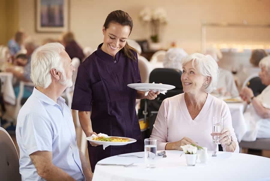 What Is Proper Dating Etiquette for Seniors?